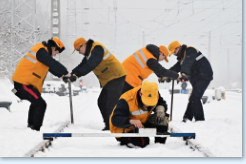 月山工务段清铁路积雪保春运电煤畅通