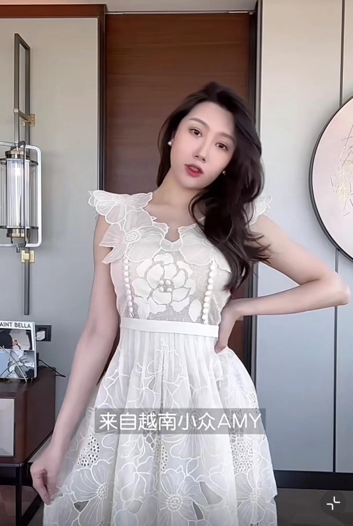 她是陈佩斯外甥女，毕业名校，办明星婚礼，产后住88万月子中心