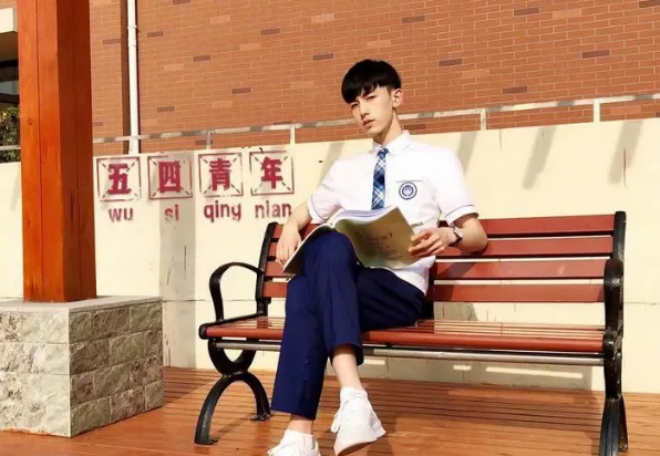 “龙须刘海”不要随便碰，颜值高的仙气飘飘，颜值低的秒变蟑螂精