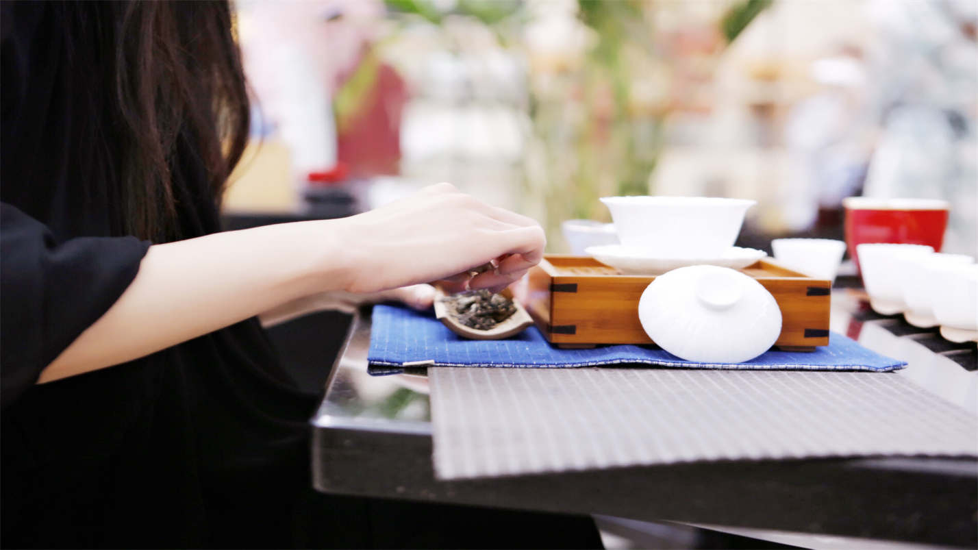 静心品茗读书,从茶书中厚积人生