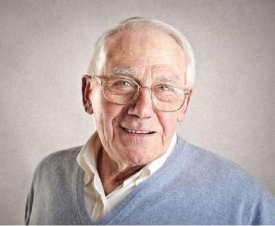 为何白头发会越长越多？不要觉得自己老了，或许是缺少这3种营养