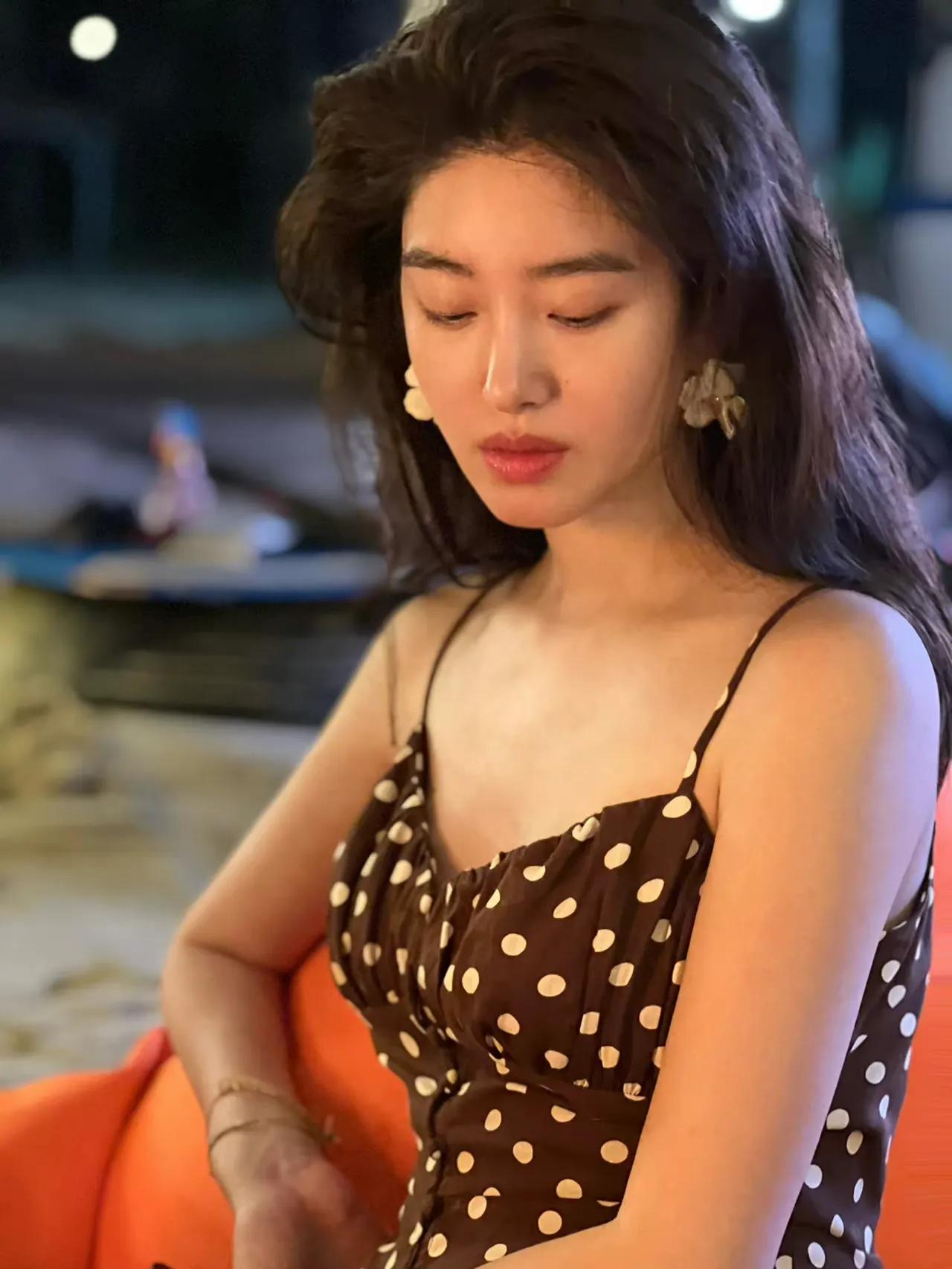 杨釆钰这小酒窝真迷人