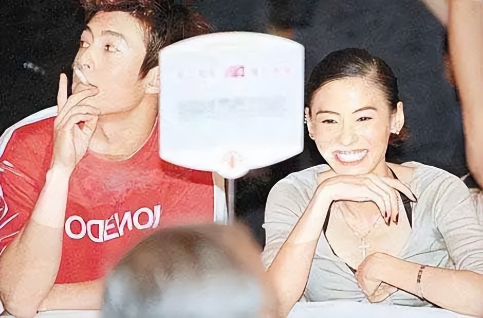 娱乐圈5对“患难情人”，陪对方度过了风波，却都得不得好结果