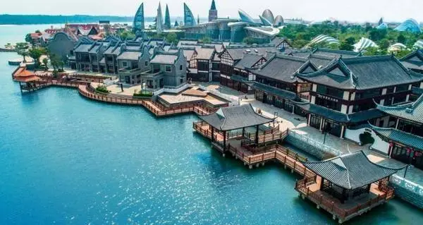 中国十大著名建筑与2021年十大丑陋建筑评选结果同时揭晓