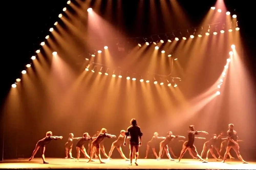 关于人生舞台的美文 _晶羽文学网