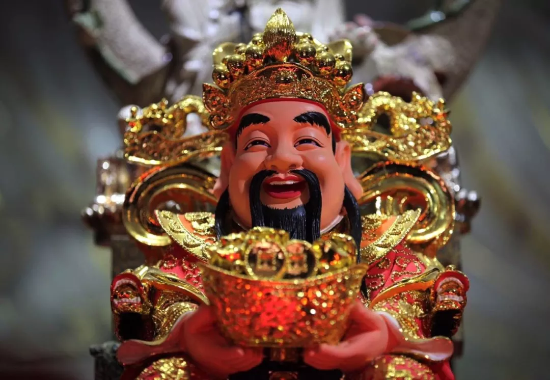 武财神通常认为是:专司人间财富之神的赵公明,和忠诚信义为本的关公