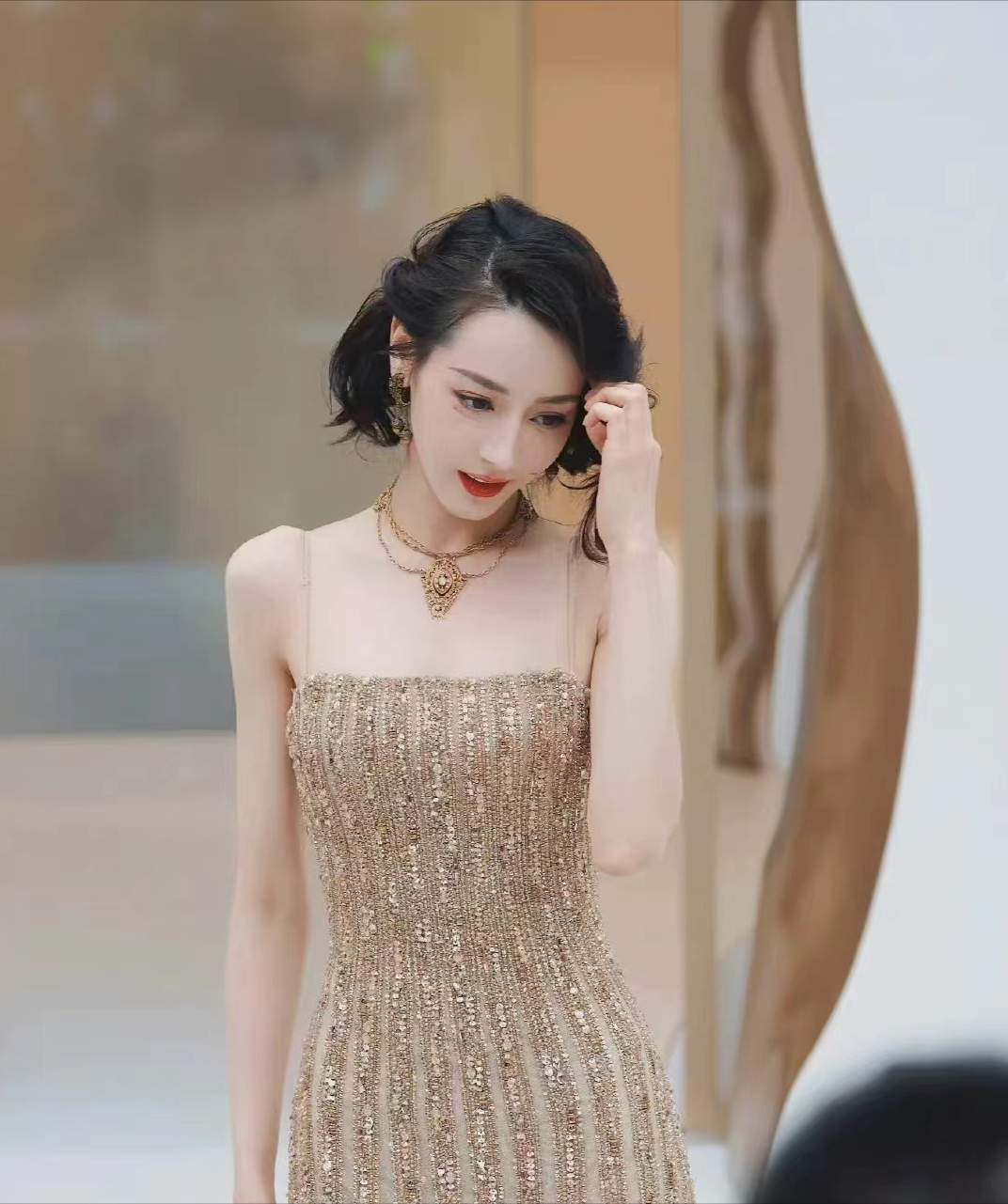 人间精灵热巴，一个把“摇曳生姿”完美诠释的女人