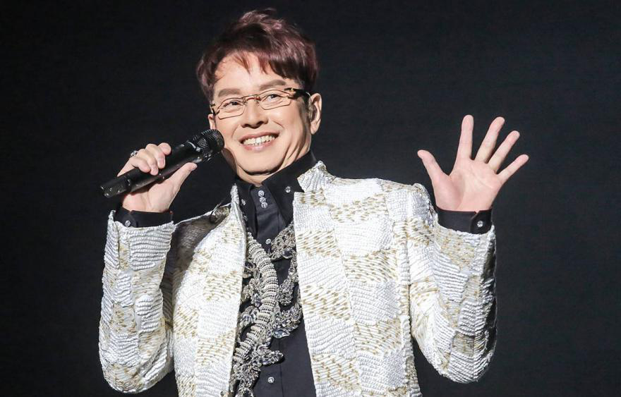 谭咏麟罕谈26岁儿子，承认想抱孙子！爱子长居国外恋上外籍美女