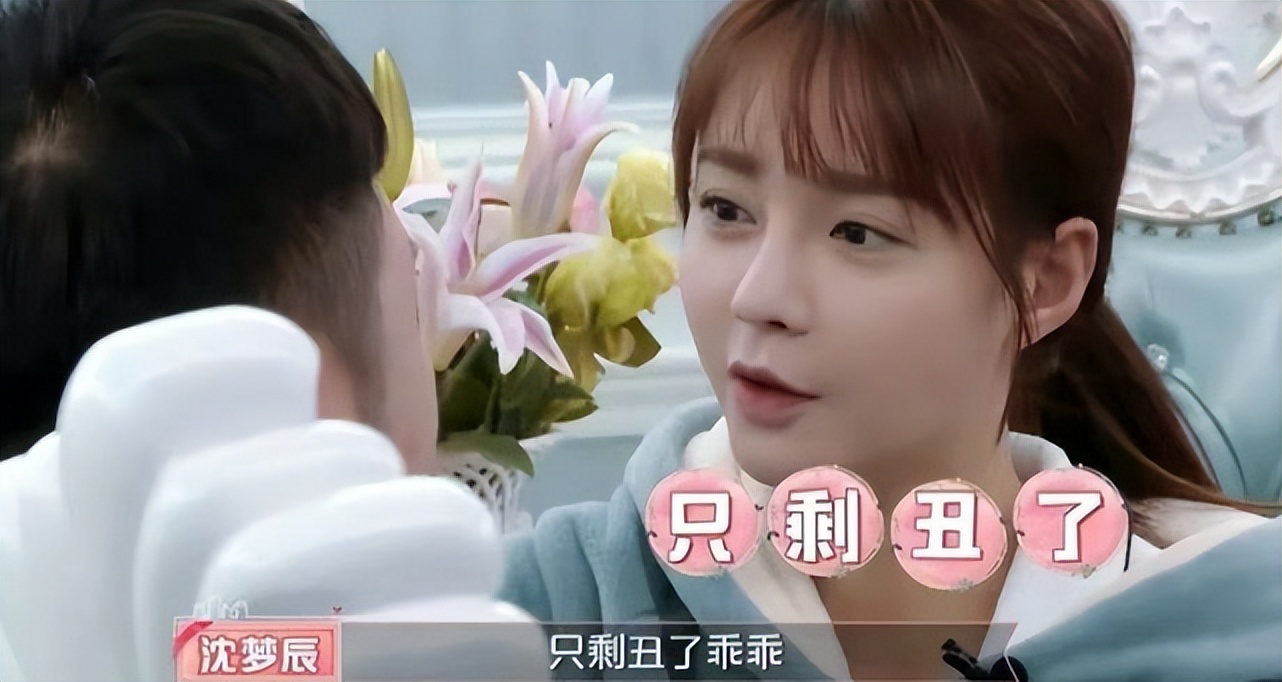 杜海涛近照曝光，瘦身成功后穿唐装素颜与网友合照，被赞好有气质