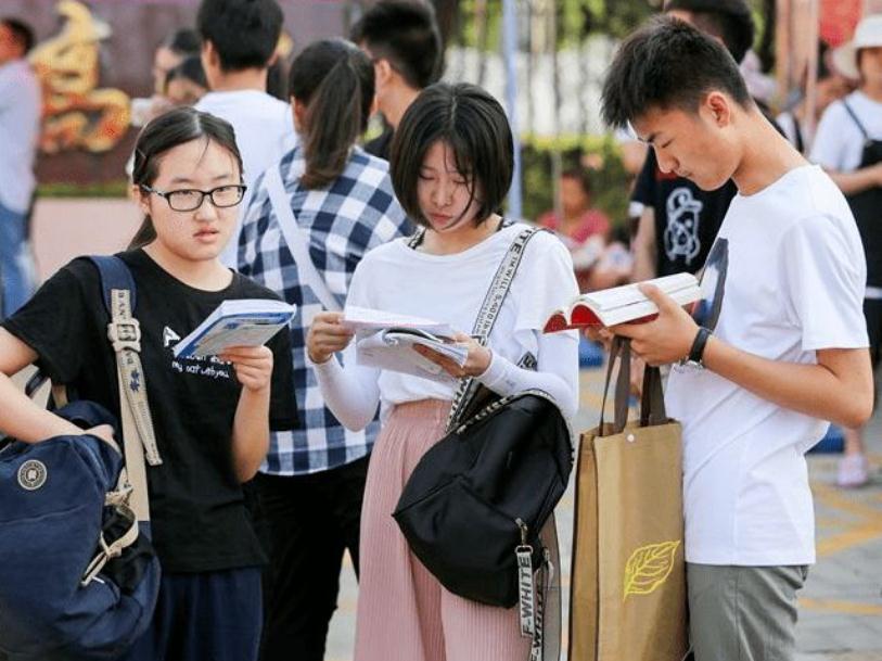 多地高考结束（大学分批次录取将被取消）