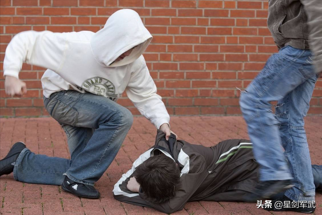 2014年，刺死校园霸凌者的15岁三好学生，出狱后梦想成为一名律师