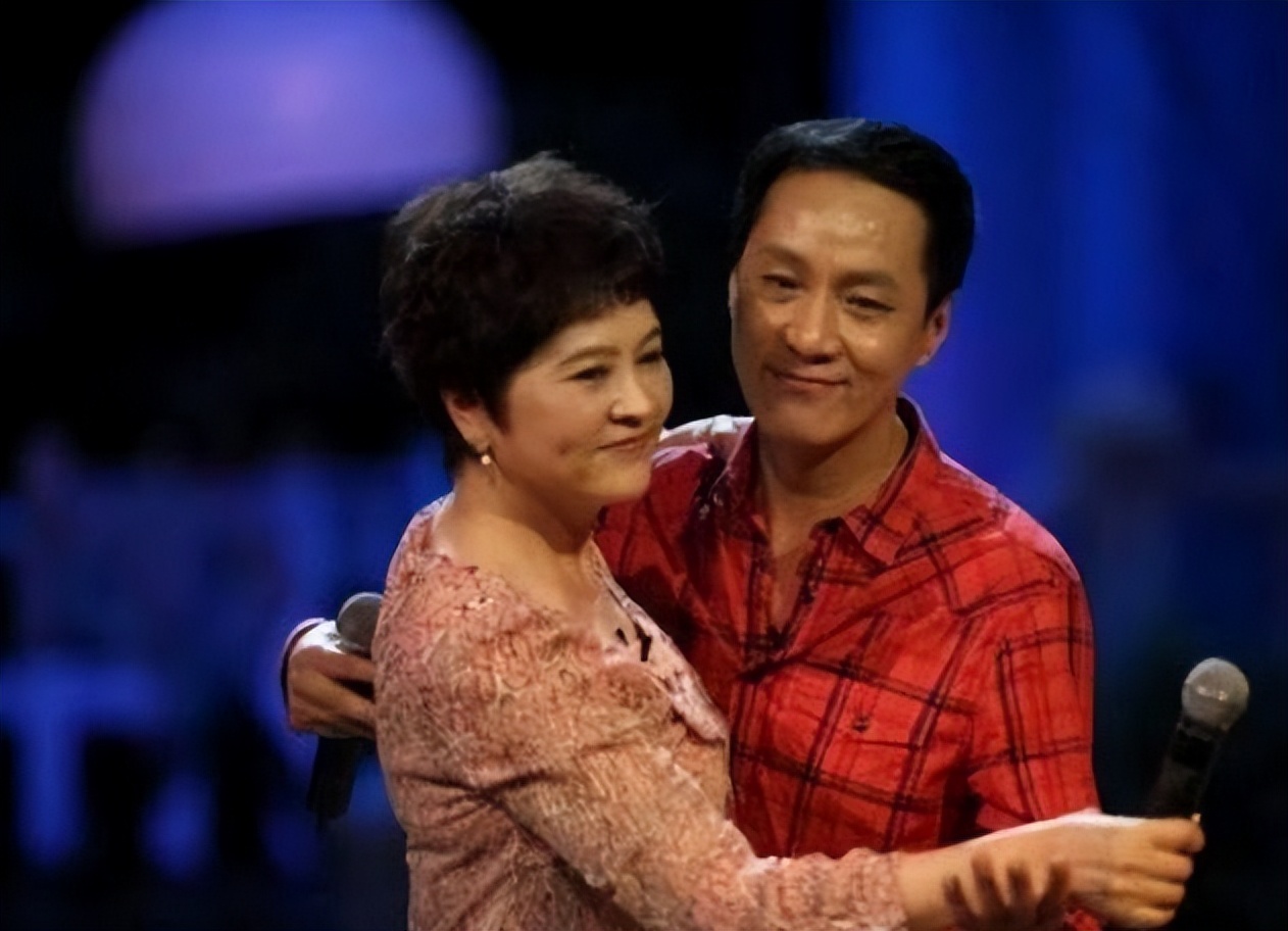 “宠妻狂魔”冯远征，心疼妻子丁克多年，却直言40岁时便已后悔