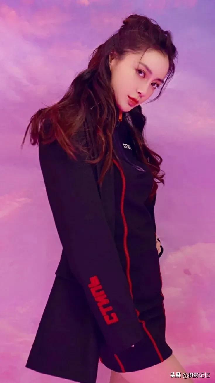 杨颖：女人味十足