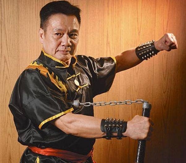 二,"金臂童"罗莽