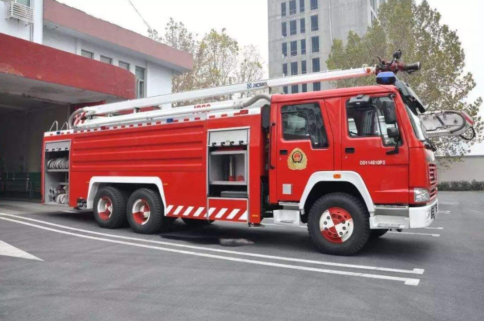 现代的消防车种类繁多,功能也各不相同,最常见的有轻型消防车和重型