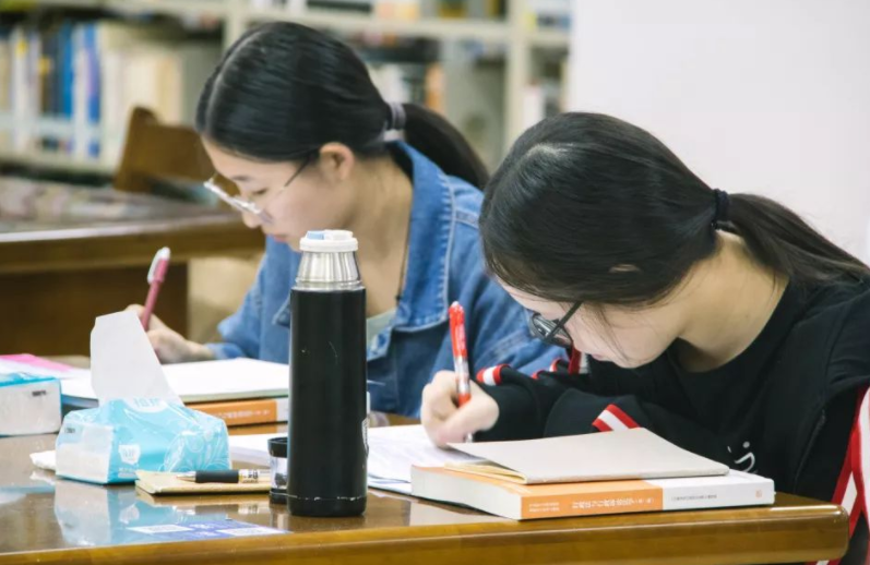 新晋中科院院士马余强，第一学历是大专，“双标网友”却振振有词