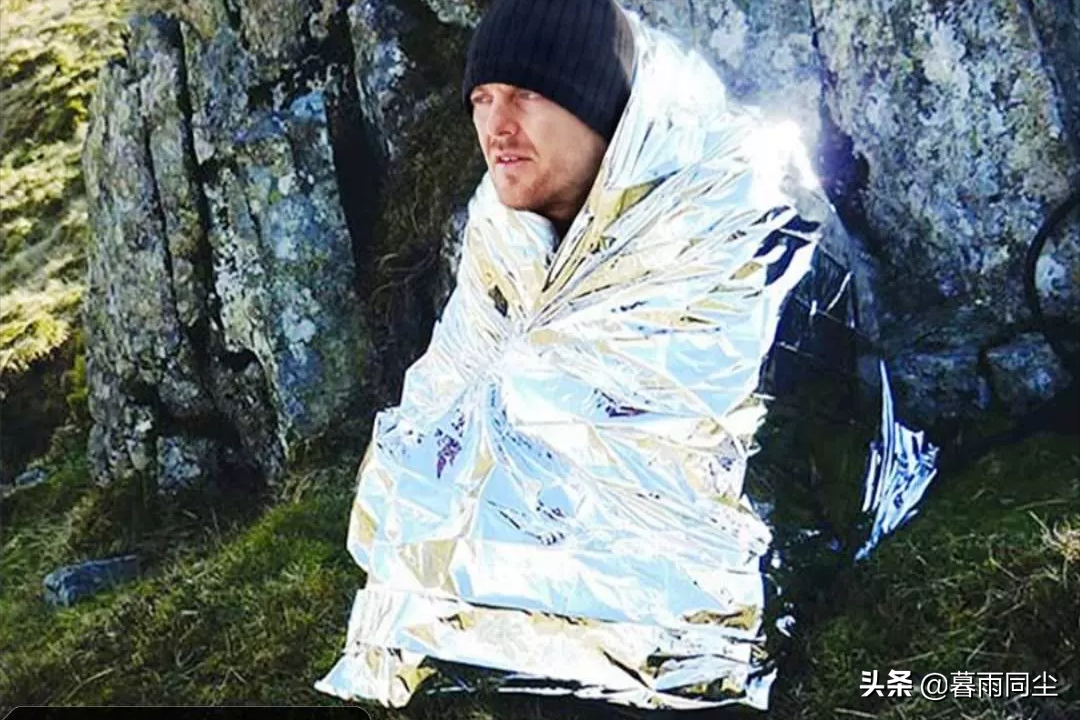 徒步、登山、穿越、探險，進入荒野時應該始終攜帶的14種生存工具