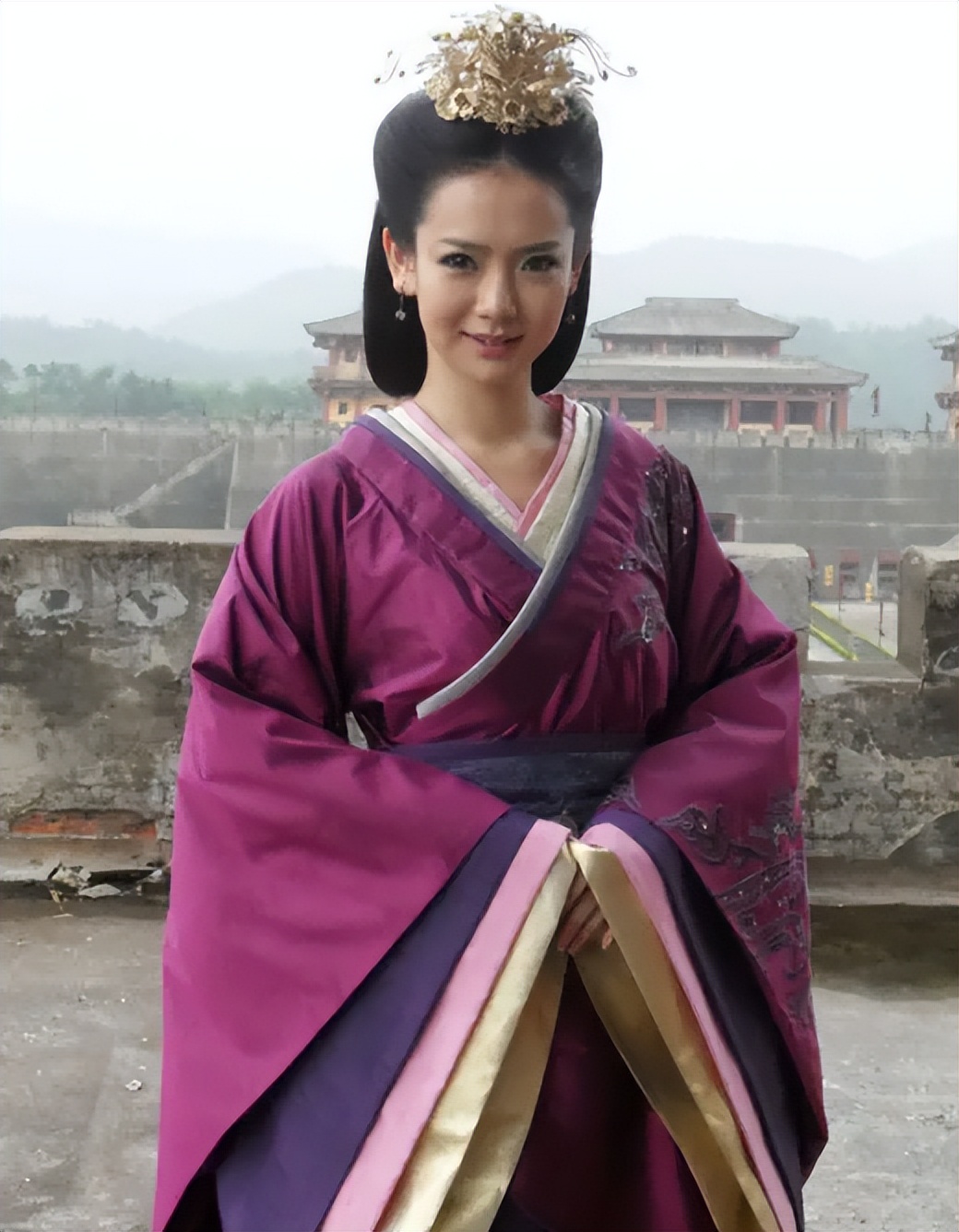 “歪瓜裂枣”别硬演公主，这9位女星告诉你，什么才叫金枝玉叶