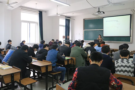 清华教室实拍图走红，顶级学府也“内卷”，网友却说高学历低素质