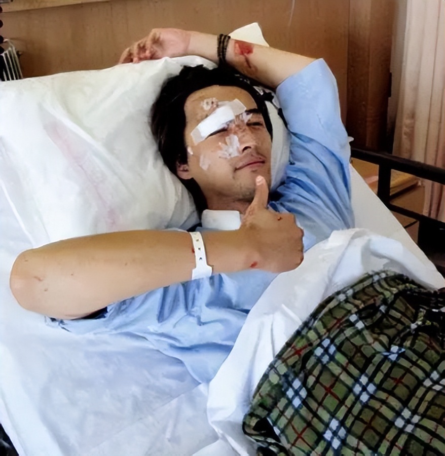 娱乐圈5对“患难情人”，陪对方度过了风波，却都得不得好结果