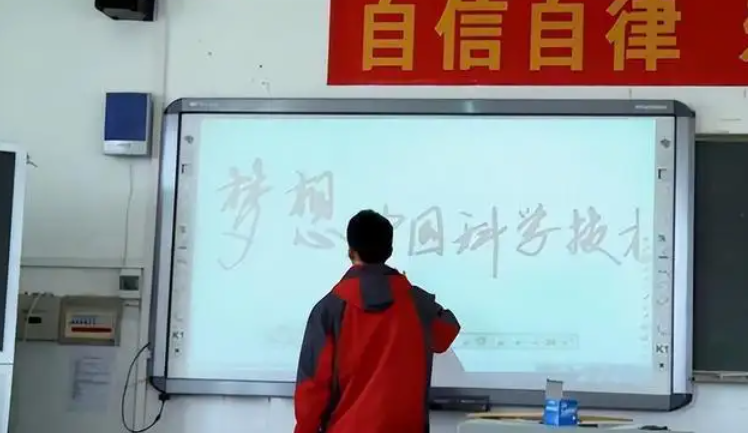 他被称为当代范进，13次高考未能考上心仪大学，他到底想考哪里？