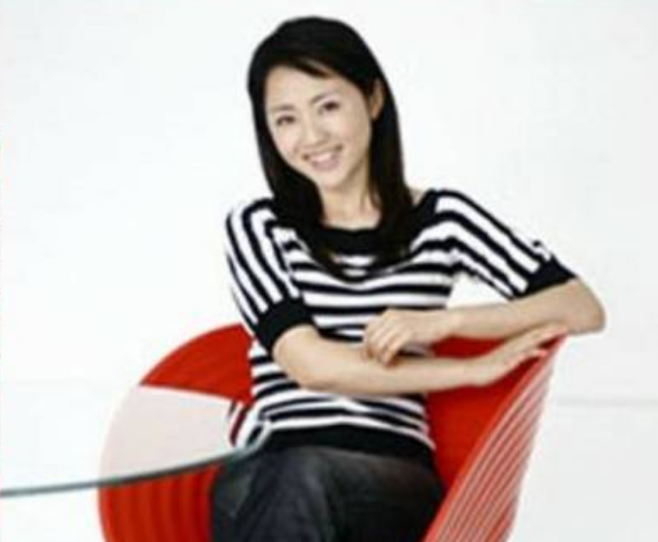 《天气预报》主持人杨丹：27年零失误，嫁给初恋丈夫，40岁当妈妈