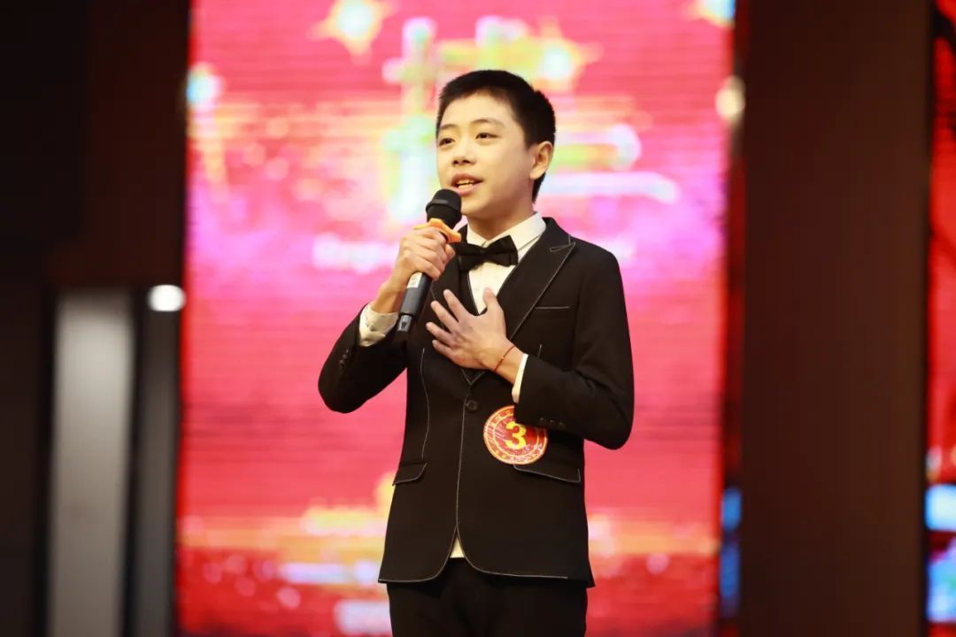 四位同学获二等奖,李雅妮,王玥,孙宁,冀湘楠获三等奖,马冬语,王思博