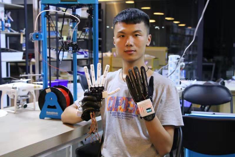 父亲尿毒症、奶奶结肠癌，寒门小伙“变身”交大博士，研发“球形机器人”！