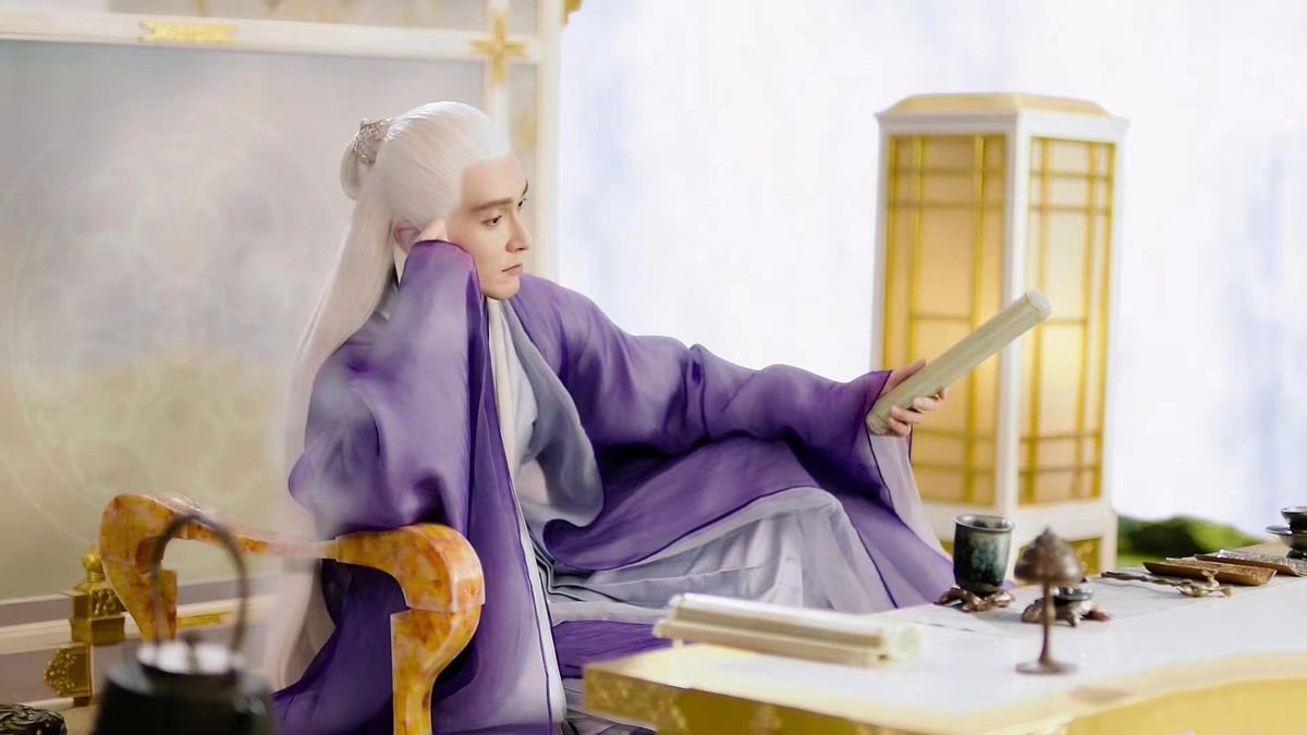 同样是演“白发美男”，有人一眼万年，有人像顶了一头枯草