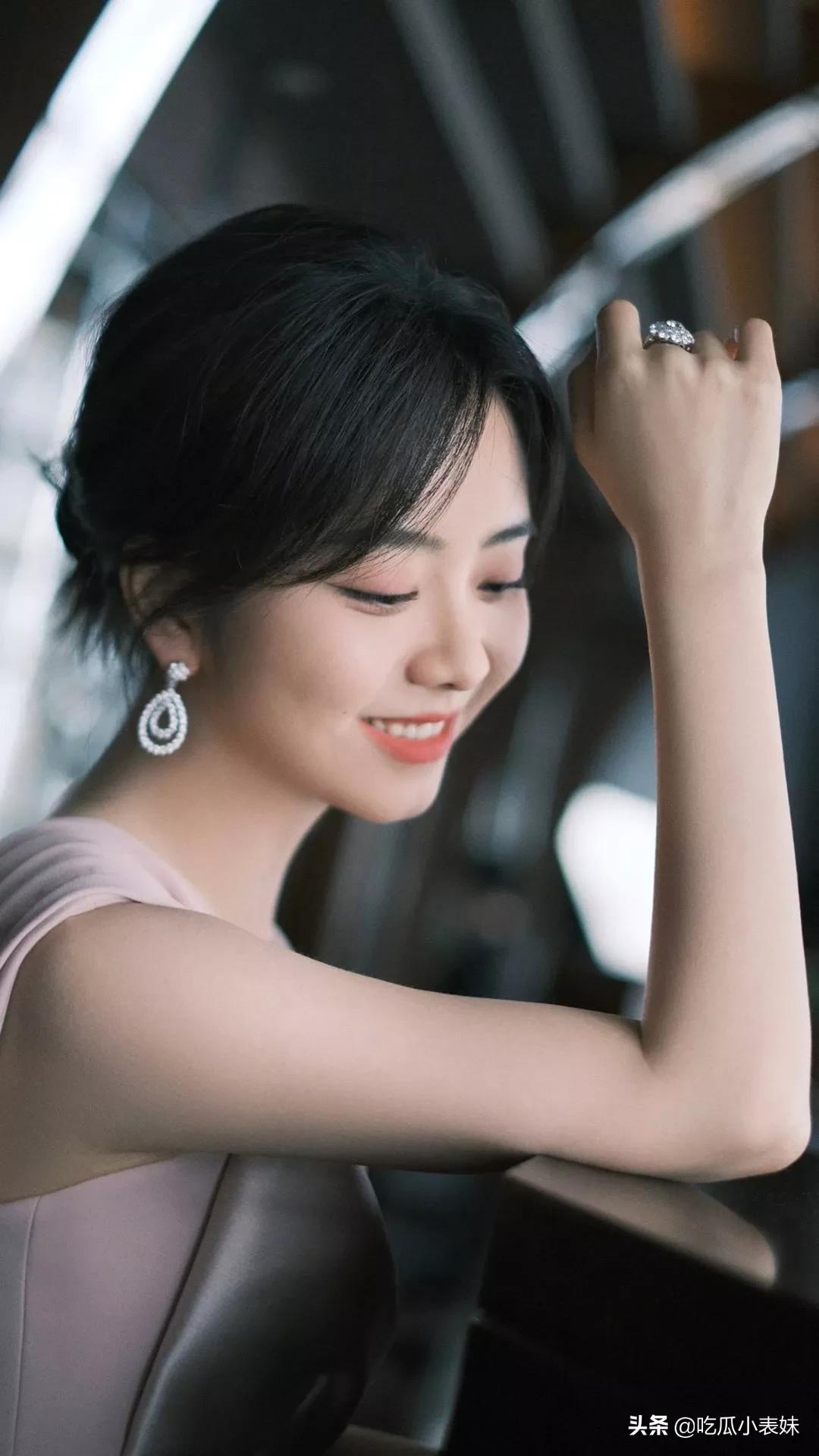 谭松韵，迷人的娃娃脸，清新灵动，甜美可爱