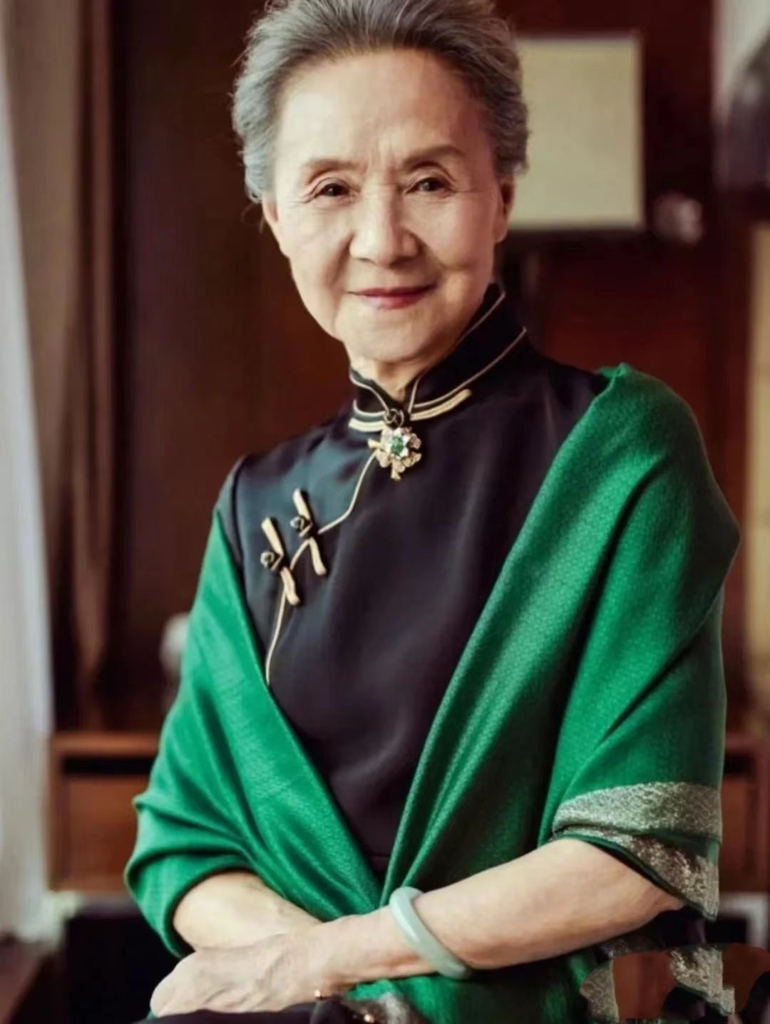 这才是女人老了以后该有的状态，打扮优雅时尚，自然大方不做作