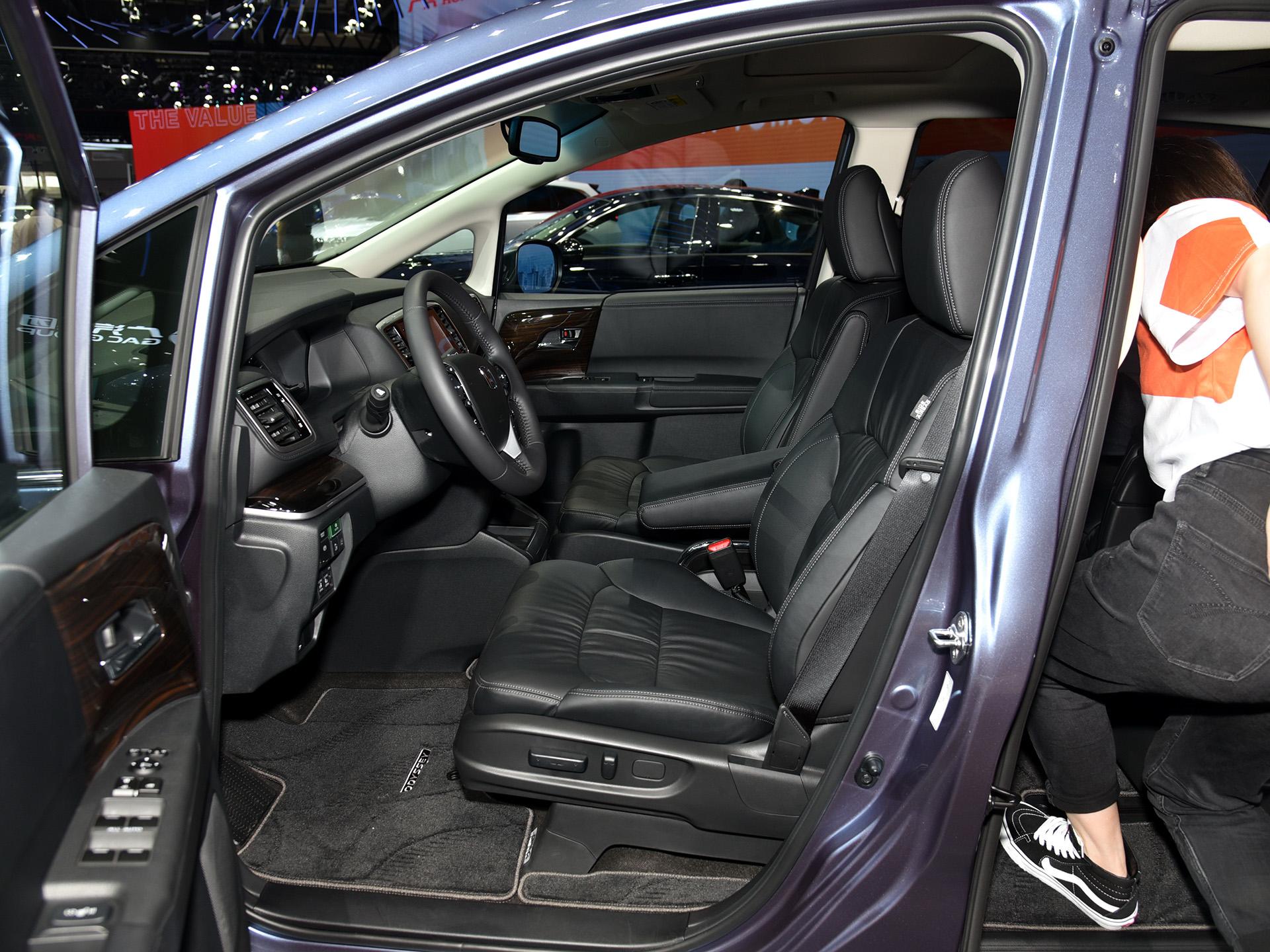 7座大mpv才跑5.8个油,现车就能买配置还不低,实拍本田奥德赛