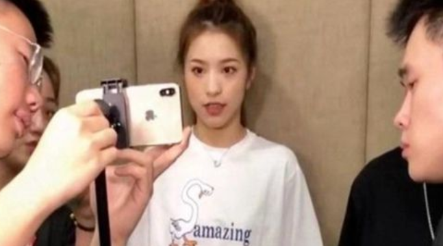 抖音刘思瑶翻车后人气暴跌，现靠擦边球搏出位？-哪边嗨