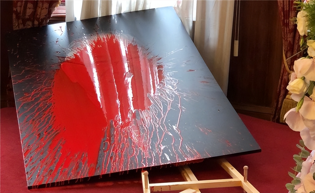 2020年李登辉遗体火化，女子当众泼其肖像油漆：死有余辜