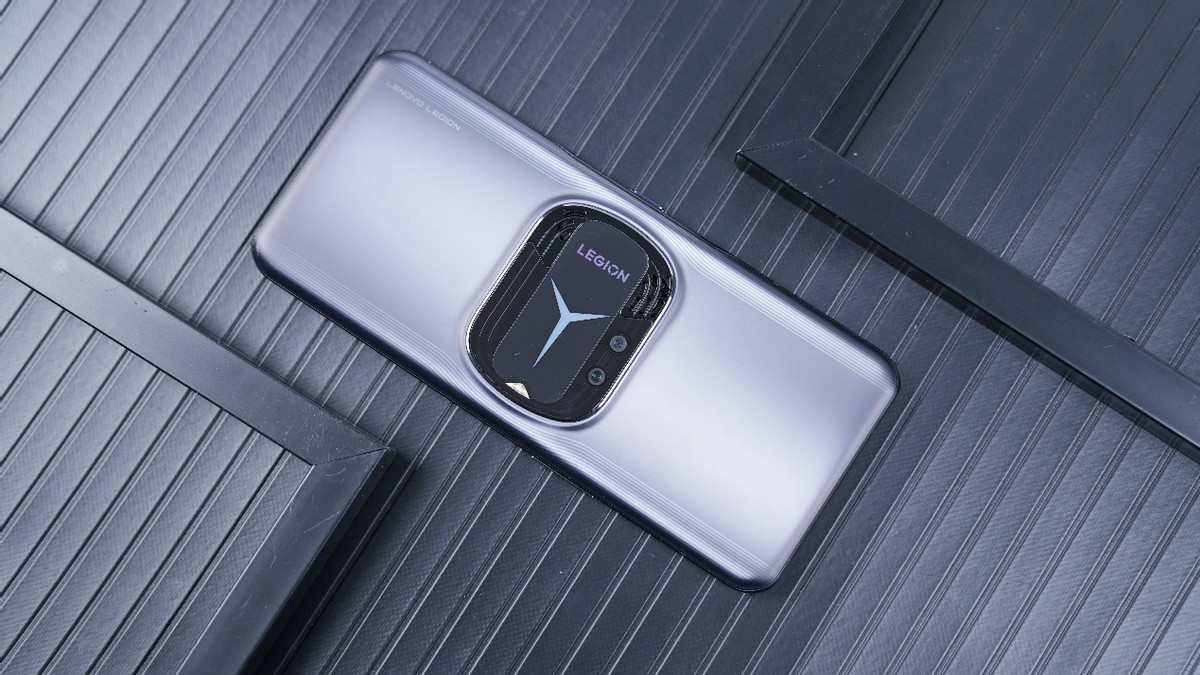 上手拯救者Y90电竞手机：骁龙8+双擎风冷，满血释放游戏特爽