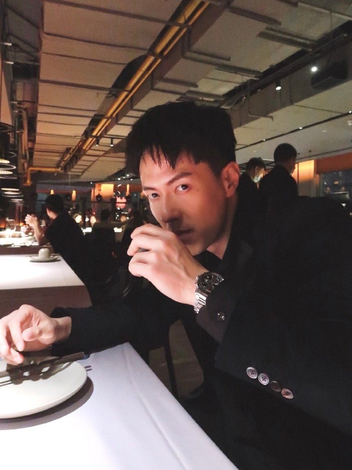 都在磕的巴拉拉能量？罗拉王能能连麦直播，自爆对结局很满意？