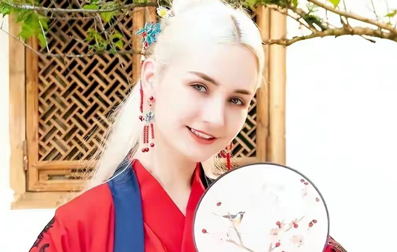 曾是意大利顶级超模，为了爱情定居中国，生下女儿感慨基因太强大