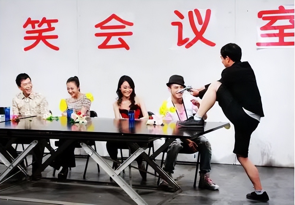 坚守了十多年的喜剧梦想，发展各不相同，永远难再聚的爱笑会议室