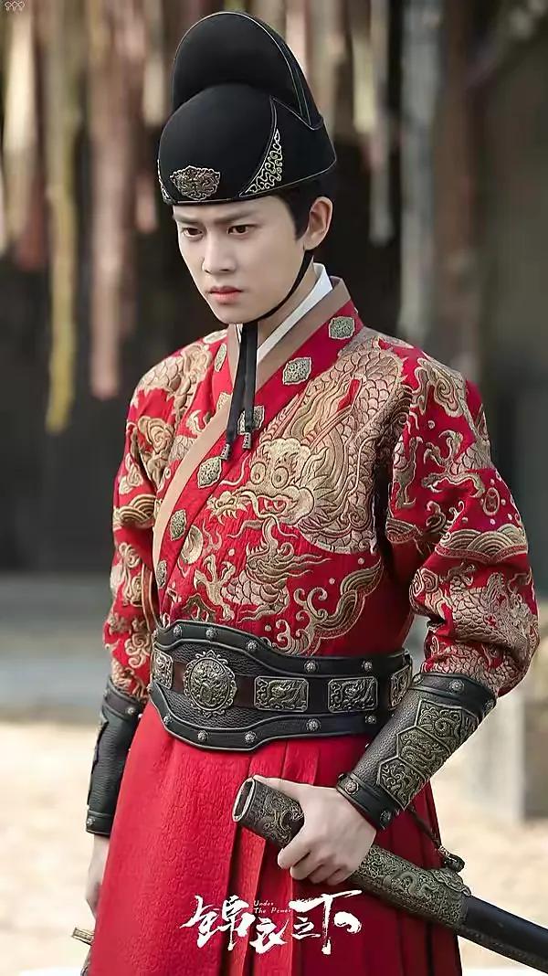 高冷人设别瞎演，有人板着脸演成面瘫，有人眼神都是戏有距离感