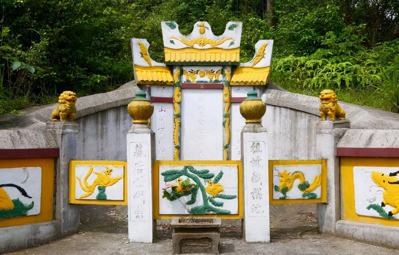 2015年，湖南一六旬老人，下葬3年后突然回村，花15万埋的是谁？