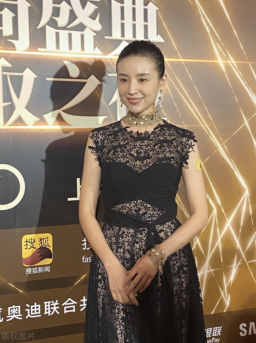 80年的董洁很美