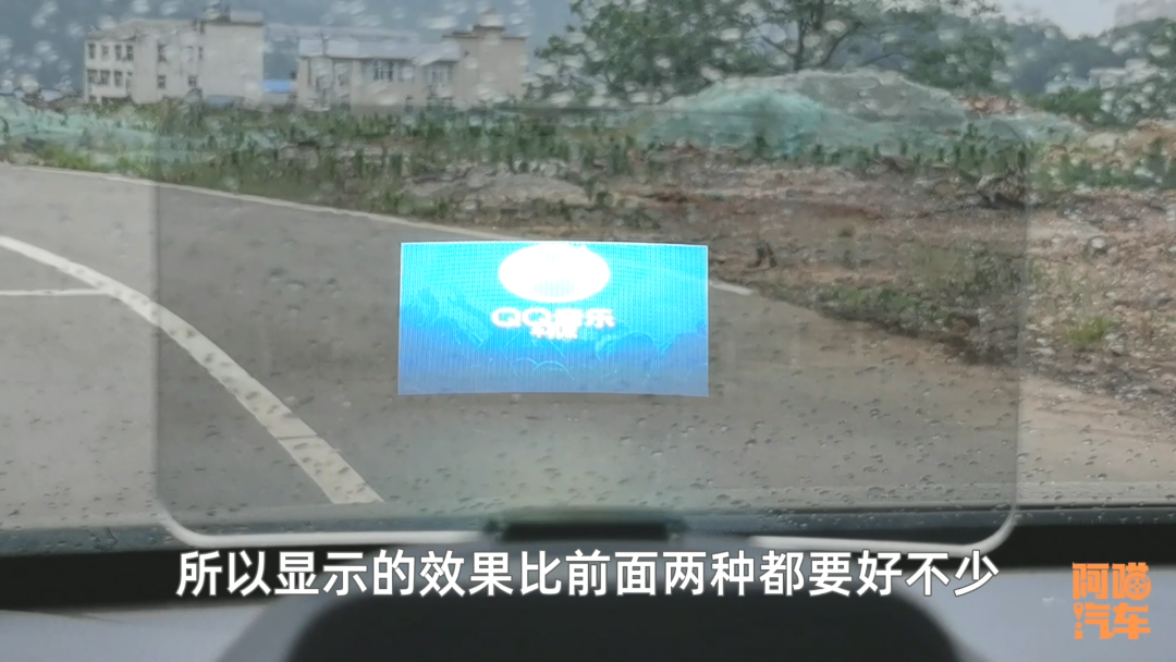 汽車抬頭顯示值得加裝嗎？喵哥實(shí)車對(duì)比給你看，給你最實(shí)在的建議