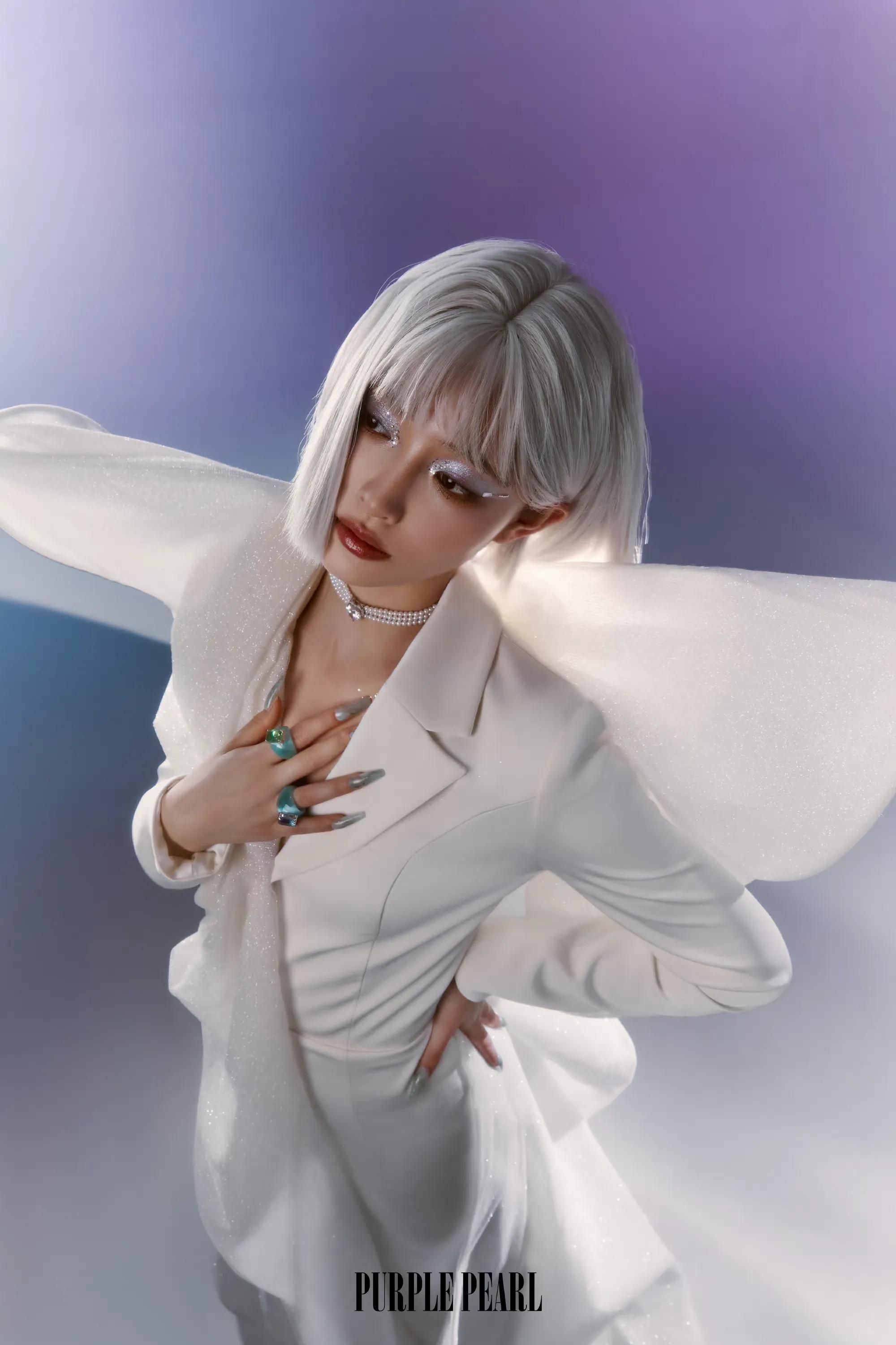 许佳琪银发，张艺兴银发，同是爱豆出身，同是银发造型，谁更好看