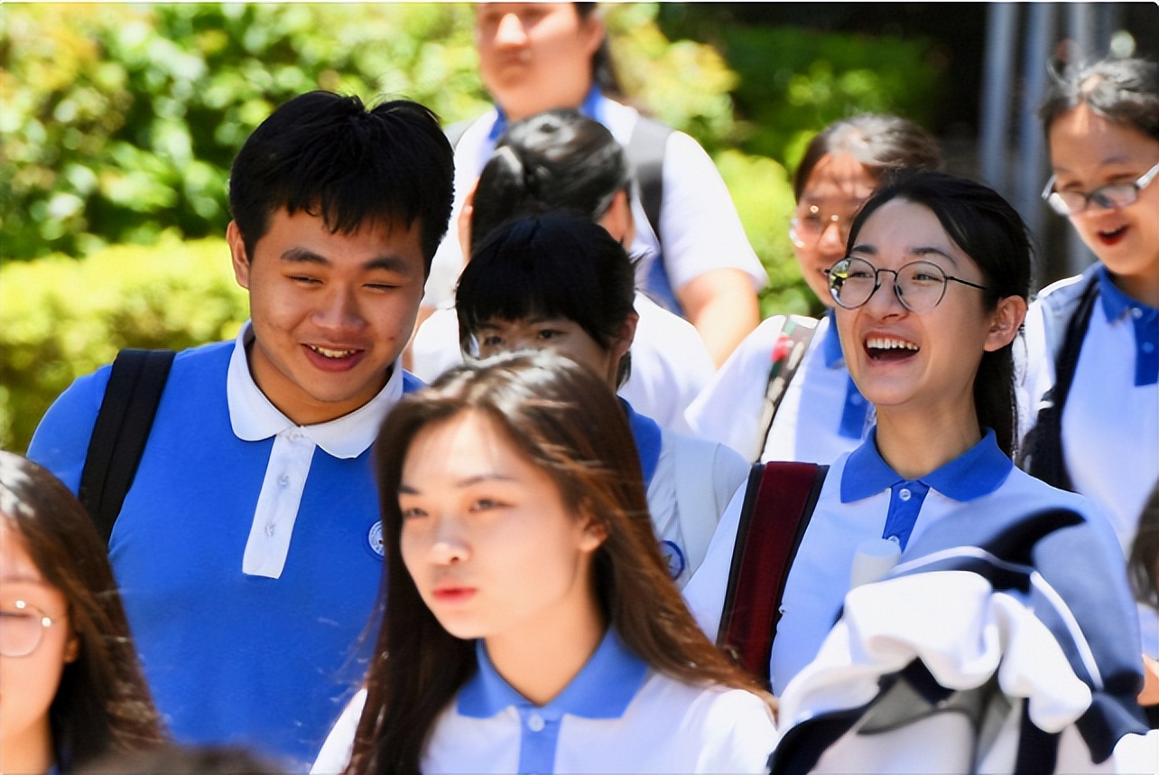 新高考落地后，2门学科成功坐上“冷板凳”，老师也面临职业危机