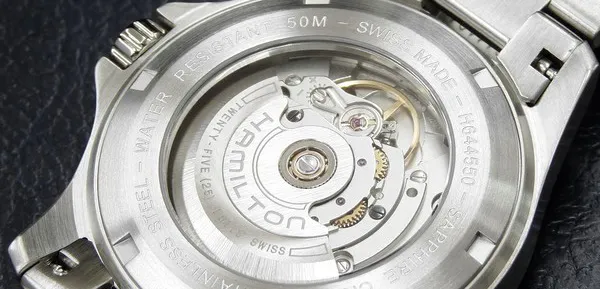 型号:h64455133表径:40mm厚度:13mm机芯:h40自动机械机芯(80小时动储)