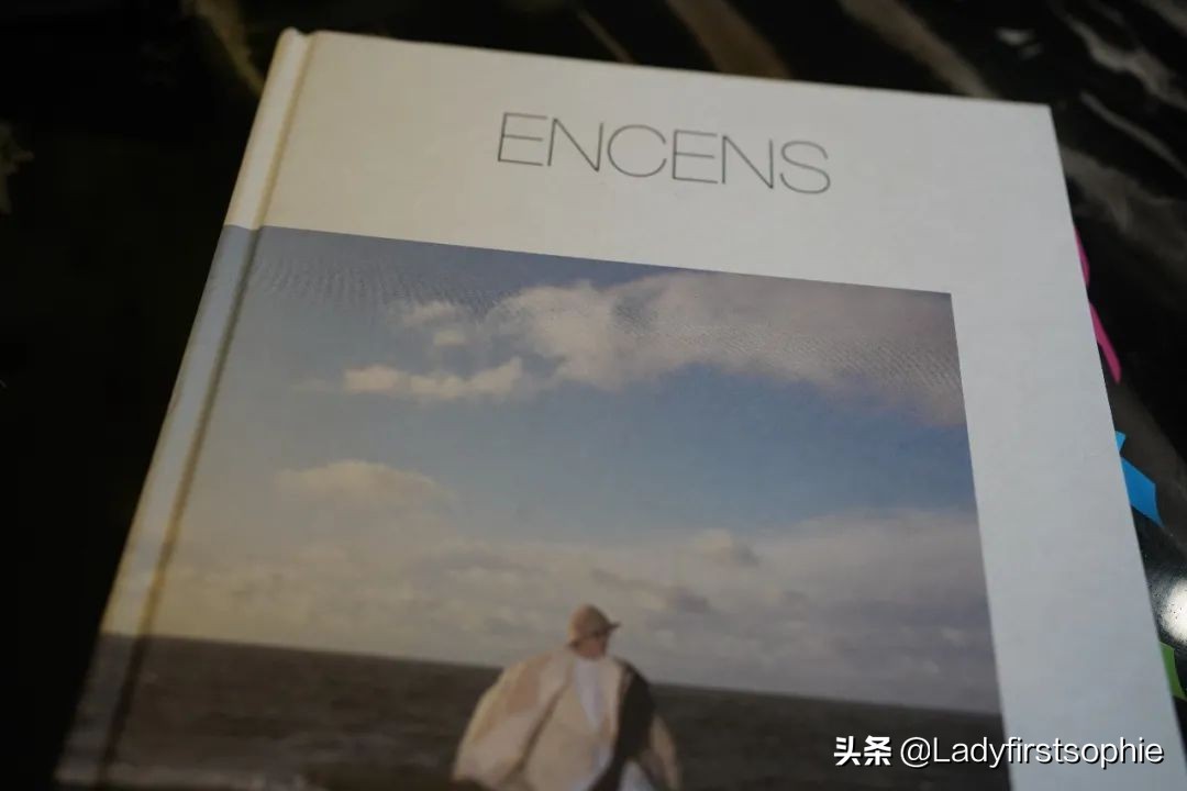 艺术书店老板的他如何利用 9 样好物，把家打造成极致舒适时髦的？