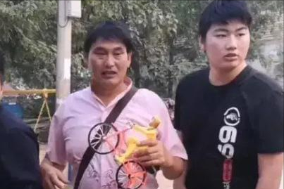 大衣哥前脚给陈萌买首饰，后脚卖废品换馒头，直言：能吃好几天