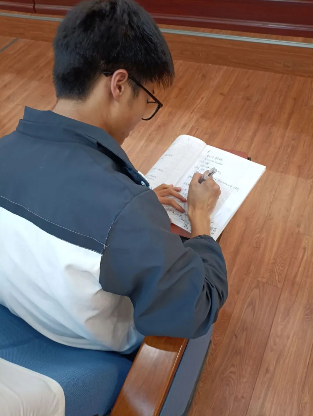 备战高考｜天府职校邀请专家走进学校为高三学子进行考前作文辅导