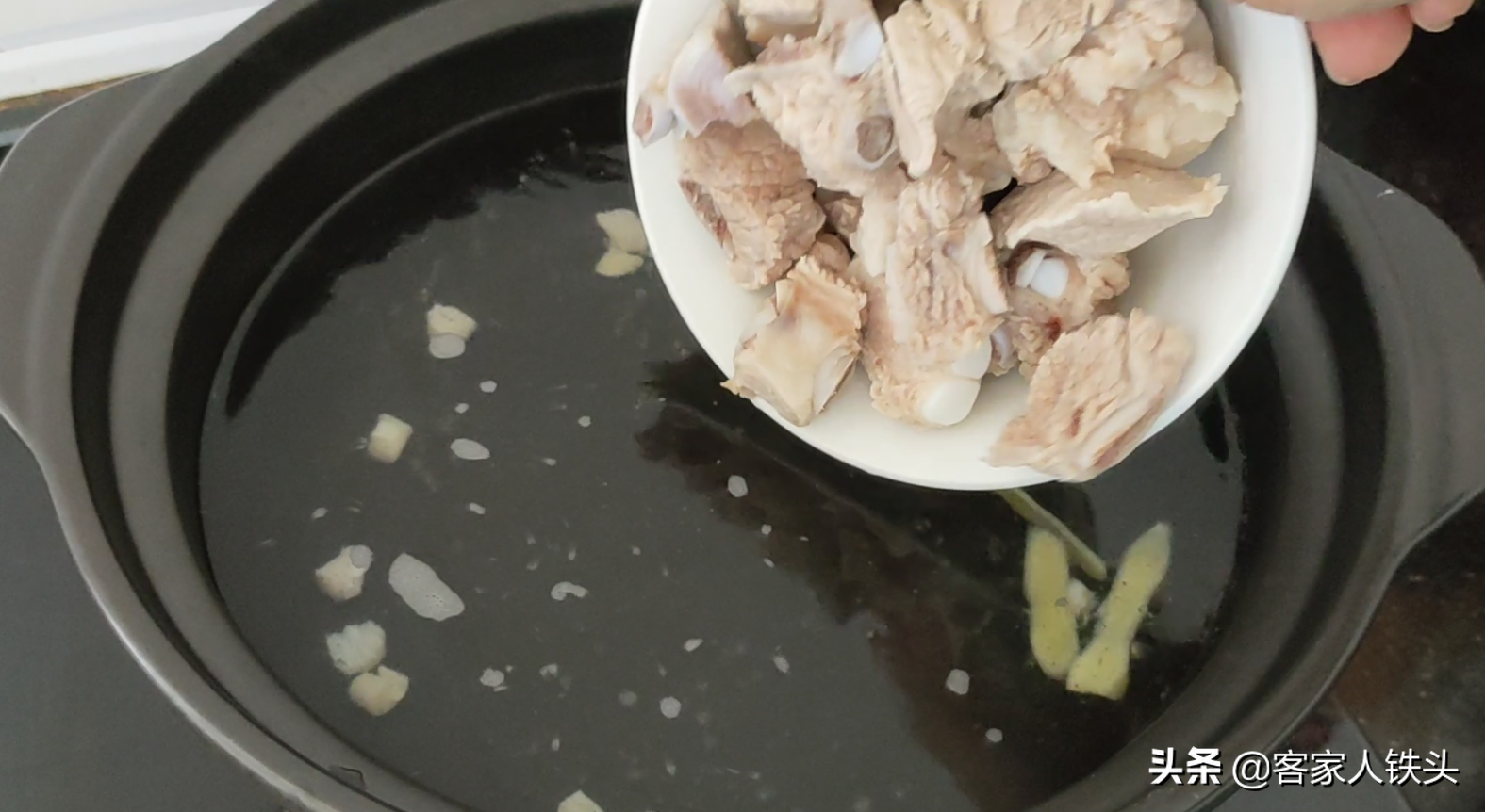 冬至吃什么？2个萝卜8个油豆腐，客家人都爱这样吃，一次吃三四个