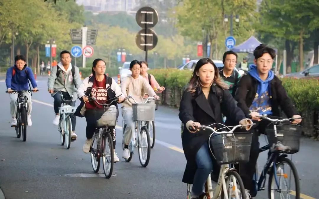 你，爱上浙大的理由是________